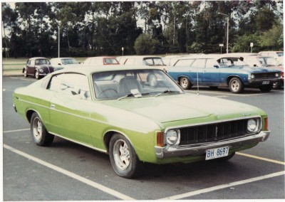 Chrysler_Valiant_VH_Charger_c_1973-74_(Australia)_(16147834653).jpg
