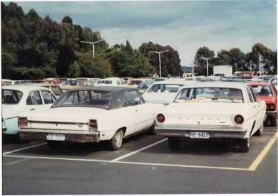 Chrysler_Valiant_VF_Regal_Coupe_1969-70_&_Ford_XR_Falcon_1966-67_(Australia)_(16766700572).jpg